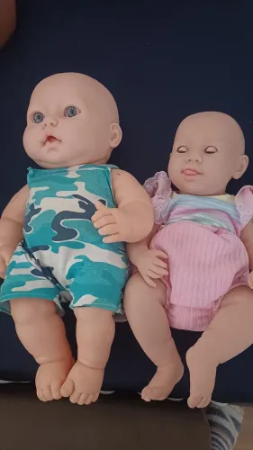 Bonecas bebês estilo reborn