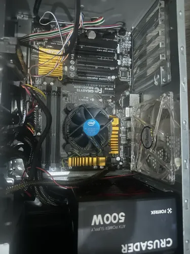 CPU com placa mae e fonte com entrada NVME para fazer bios