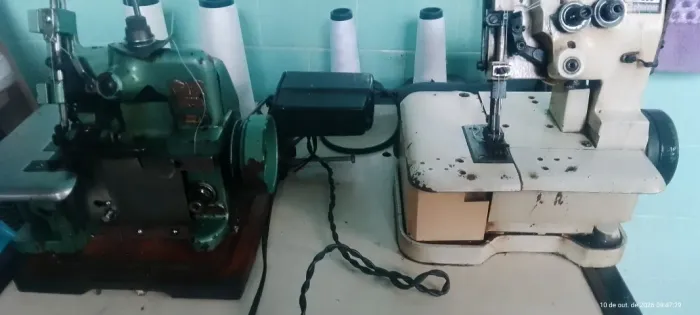 Colarete semi industrial com mesa e motor mais uma overloque $500 ambas funcionando