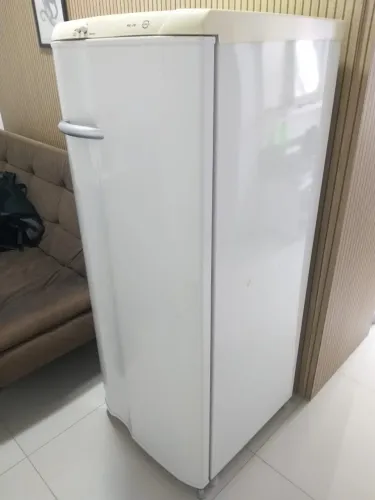 GELADEIRA ELECTROLUX RE28 BRANCA