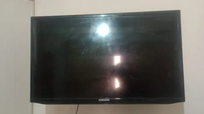 TV Samsung 32 full HD un32eh5000G seminova
