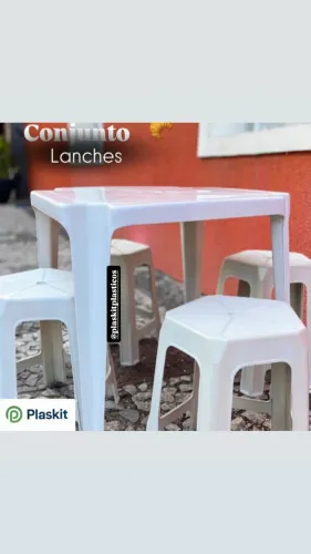 Conjunto- Mesa com 4 bancos