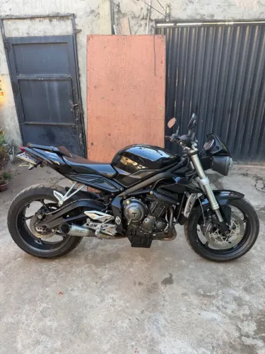 Stret triple 765 S