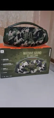 JBL Boombox3 seminova, toda original. 