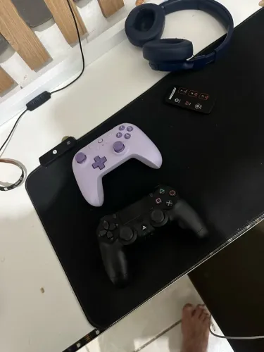 Controles e mouse pad a led