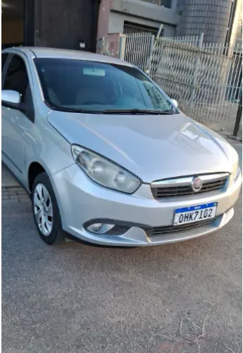 GRAND SIENA ATTRACTIVE 1.6 2015 - VENDO À VISTA OU PARCELADO