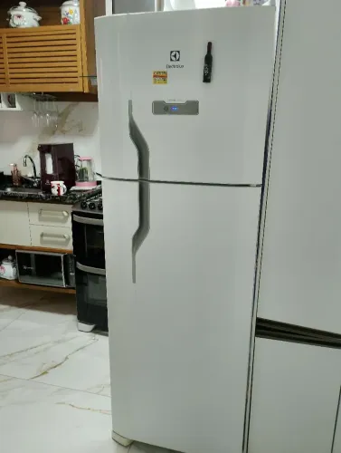 Vendo geladeira pouco usada . Motivo mudança de estado.