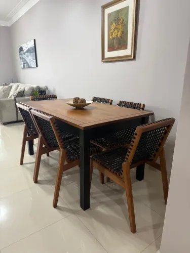 MESA DE JANTAR RETÂNGULAR ACOMPANHADA DE 6 CADEIRAS COM CORDAS NÁUTICAS