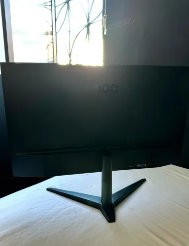 Monitor AOC