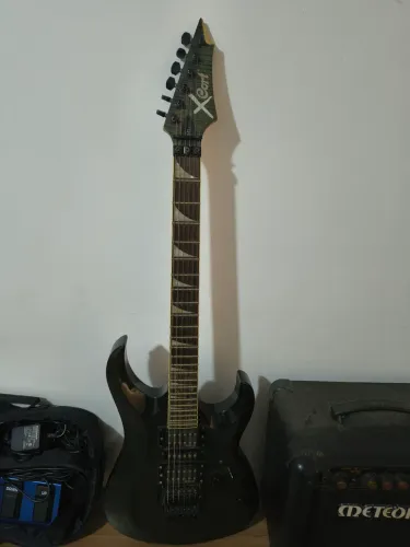 Guitarra CortX11 rara e em perfeito estado 