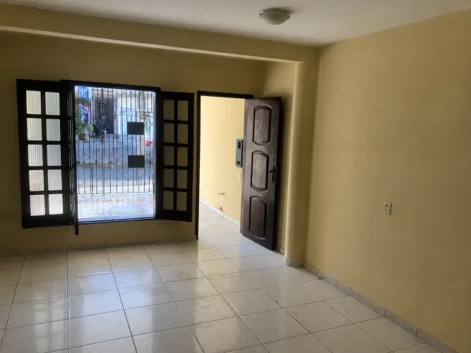 Casa de 2 andares para aluguel possui 150 metros quadrados com 4 quartos em Fátima - Belém