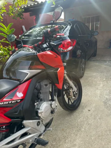 Vendo essa cb Twister 2019 perfeito estado de conservação, com um detalhe no painel 