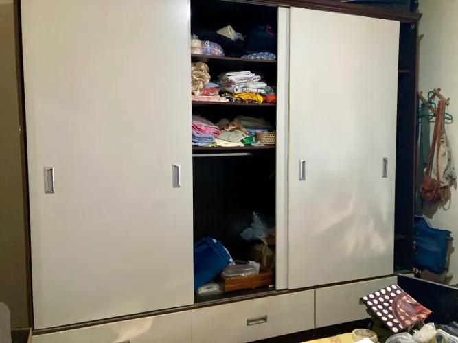 Guarda Roupa Branco. Em estado Bom.
