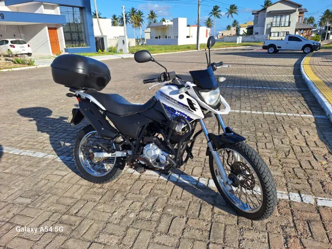 XTZ Crosser ED 150 - Freio a disco, partida e guidão ajustável