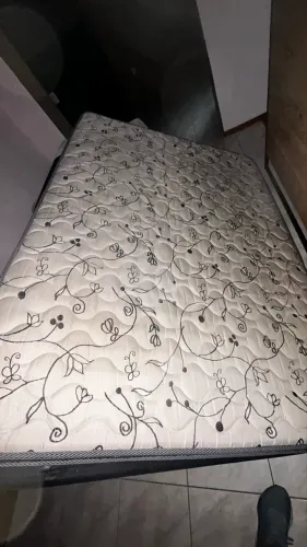 Cama box casal com baú e colchão ortobom.