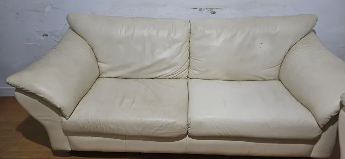 Jogo de Sofa de couro 3 e 2 lugares