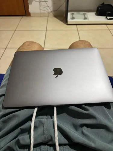 MacBook Pro 13 core i5. 8gb/256gb