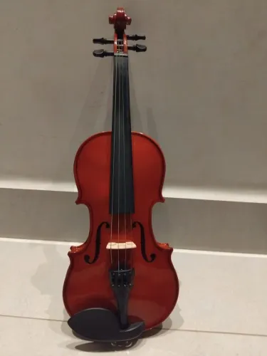 Violino semi novo 1/2 bem conservado 