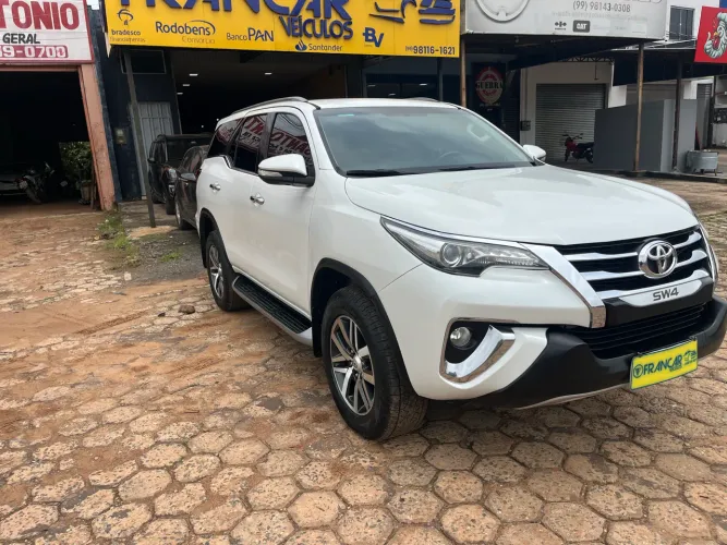 Toyota Hilux SW4 SRX 4X4 2.8 TDI 16V Dies. Aut. 2017