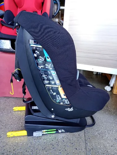 Cadeira máxi cosi reclinável com sistema isofix e regulagem de altura para cabeça 