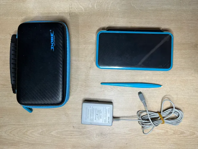 Nintendo New 2DS XL Black & Turquoise