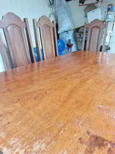 VENDO MESA DE MADEIRA ANGELIN COM 6 CADEIRAS