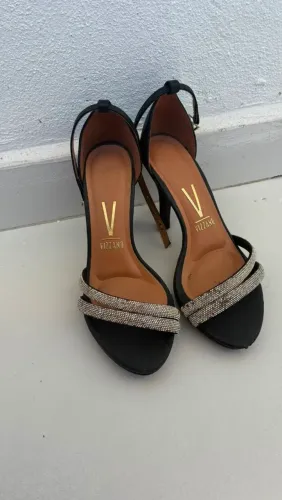 Sandália Vizzano Preta com Strass Salto Alto - Linda e Elegante