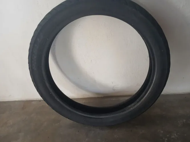 Pneu Pirelli super city 90/90-18 + camara de ar - usado
