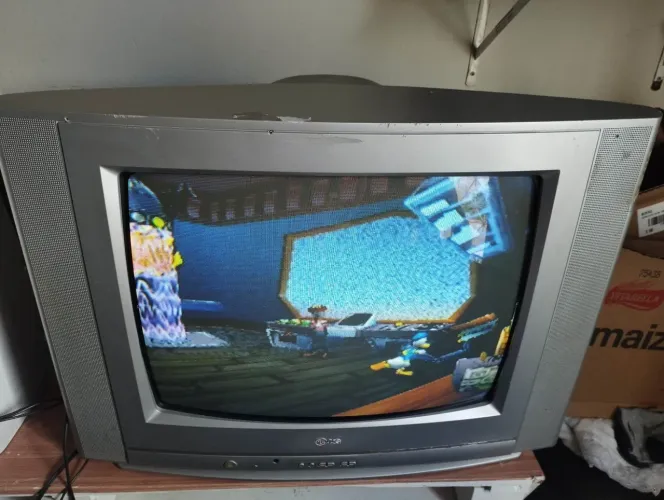 TV LG de Tubo 20 Polegadas Funcionando