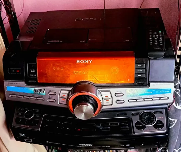 Sony Genezi (modelo HCD-ZUX9