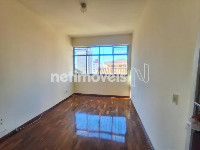 Apto para alugar no bairro Coração Eucarístico, com 70 m²; de área, 02 quartos, 01 banheir