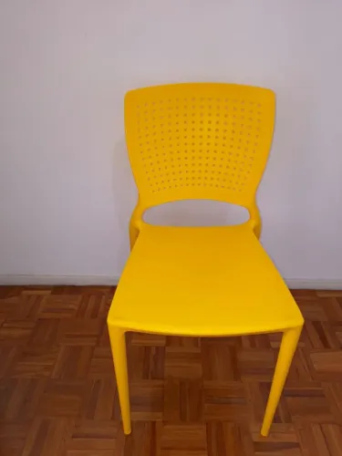 Cadeira Tramontina em Polipropileno e Fibra de Vidro - Amarela