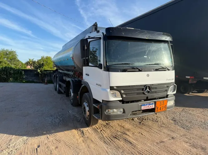 Vende-se atego 2425