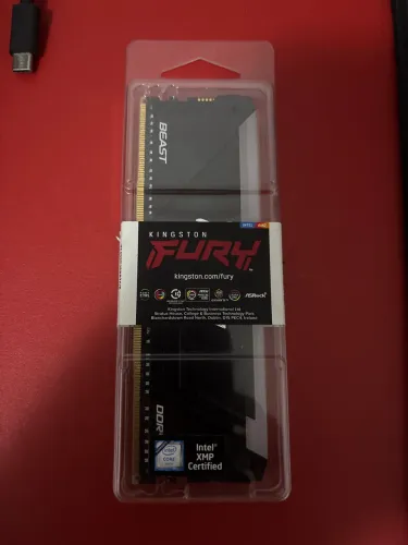 Memória 8GB DDR4 3200mhz Kingston Fury com led