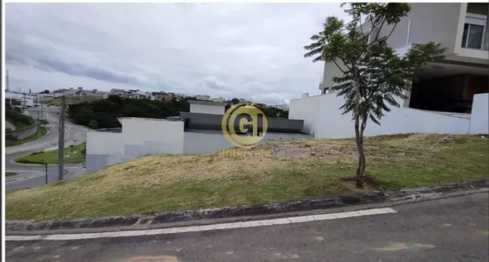 TERRENO DE ESQUINA, COM 315 M2 A VENDA NO VIVVA CONDOMÍNIO CLUBE EM JACAREÍ/SP