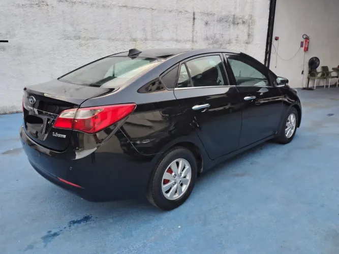 Hyundai HB20S Premium 1.6 Flex 16V Mec. 4P 2013