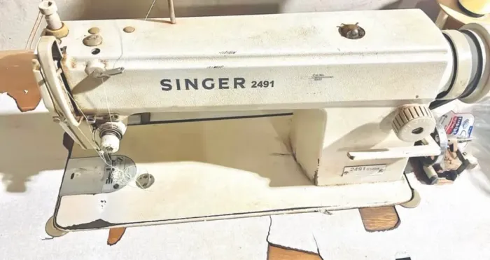 Máquina de costura singer 