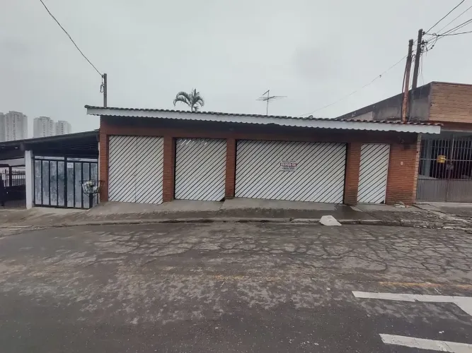 IMÓVEL DE 3 DORMITÓRIOS E GARAGEM PARA ALUGAR EM TABOÃO DA SERRA.