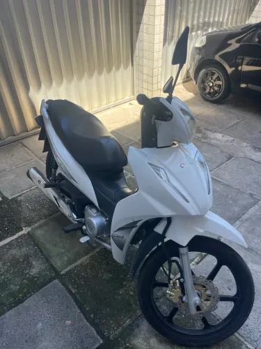 Moto única dona ,revisada, pra vender logo .