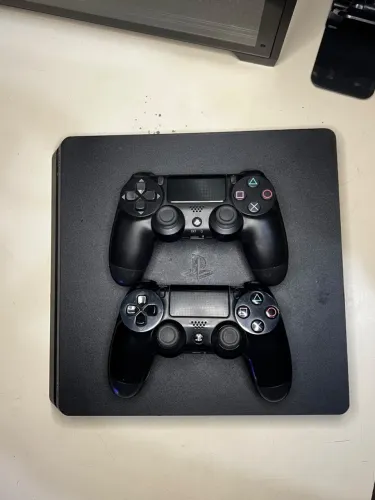 PLAYSTATION 4