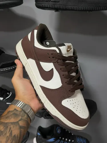 Tênis Nike Dunk marrom