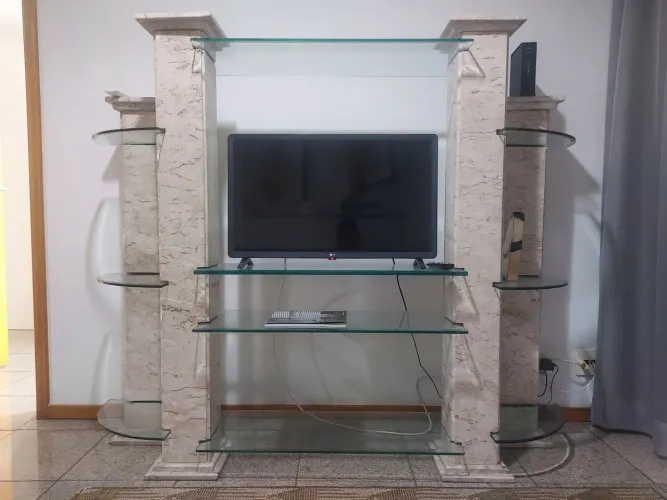 Estante de sala em granito e vidro