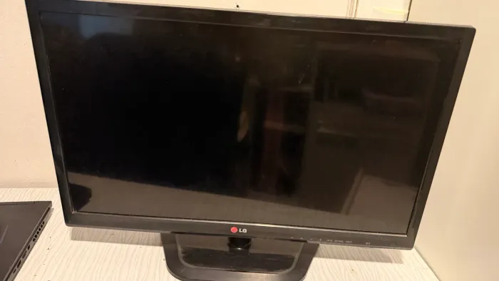 TV Monitor LG 24" LED com HDMI e VGA - Excelente Estado