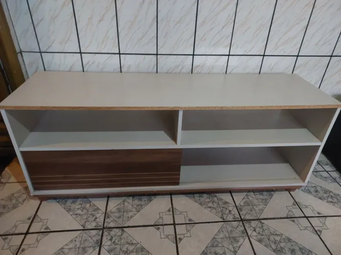 Rack sala de estar com porta engana