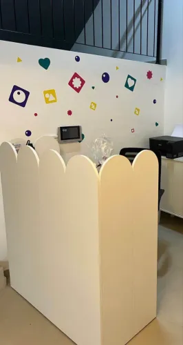 Vende - se balcão de caixa ou recepção 