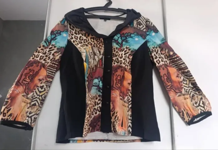 Camisa estampada tematica africana tamanho 38 safari