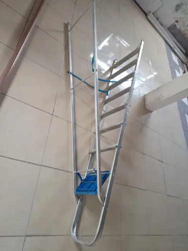 Escada de alumínio 8 degraus