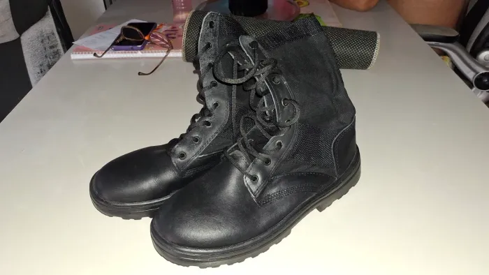 Bota Cuturno Masculino tamanho 42.