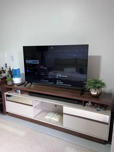 Vendo Rack TV medindo 2,00 m largura por 36 cm de profundidade