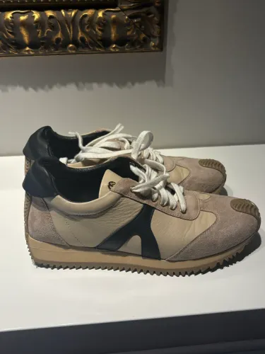 Tênis wishbone